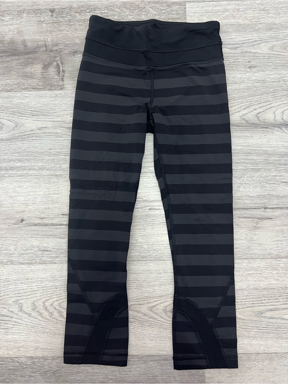 Lululemon Run Fast And Free Crop Leggings Black Gray Stripe Size 2